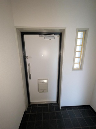 神戸市東灘区魚崎北町４丁目の賃貸マンションの玄関
