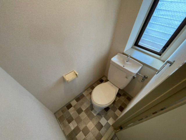 芦屋市竹園町の賃貸マンションのトイレ