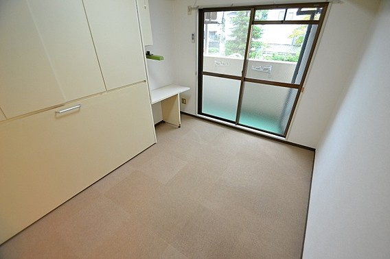 神戸市灘区高羽町２丁目の賃貸マンションの居間・リビング