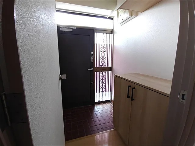 マスミマンションの玄関
