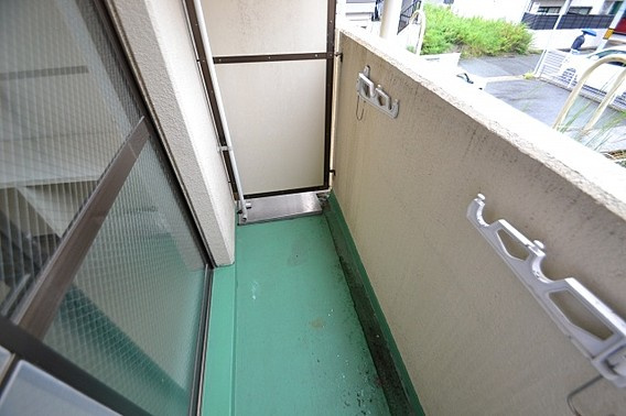 神戸市灘区高羽町２丁目の賃貸マンションのバルコニー