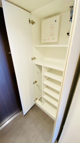 神戸市中央区下山手通８丁目の賃貸マンションの玄関