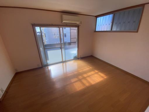 神戸市東灘区岡本５丁目のアパートの居間・リビング