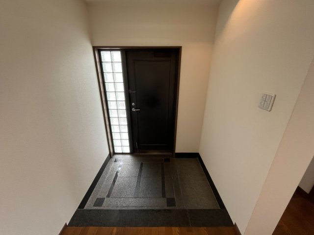 神戸市東灘区住吉山手１丁目の賃貸マンションの玄関