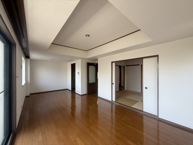 神戸市東灘区住吉山手１丁目の賃貸マンションの居間・リビング