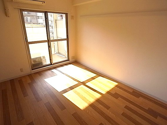 神戸市灘区友田町４丁目の賃貸マンションの居間・リビング