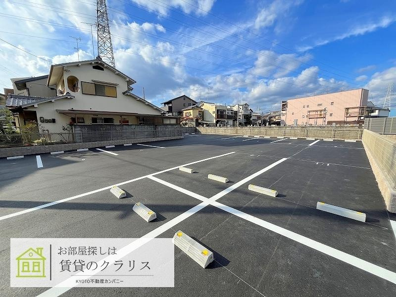 サンフィット桂の駐車場