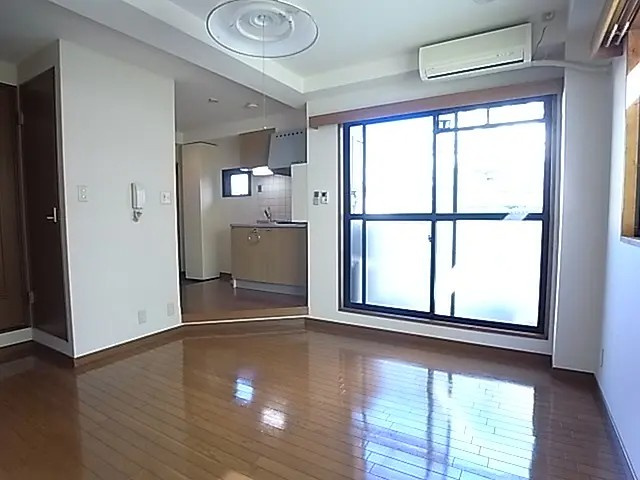 神戸市中央区中山手通４丁目の賃貸マンションの居間・リビング
