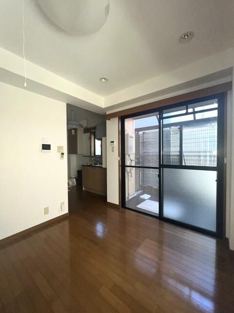 神戸市中央区中山手通４丁目の賃貸マンションの居間・リビング