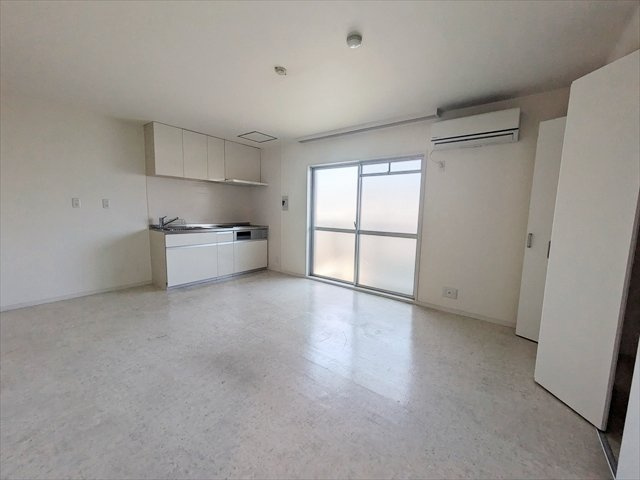 芦屋市浜芦屋町の賃貸マンションの居間・リビング
