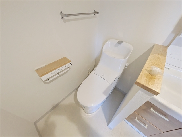 芦屋市浜芦屋町の賃貸マンションのトイレ