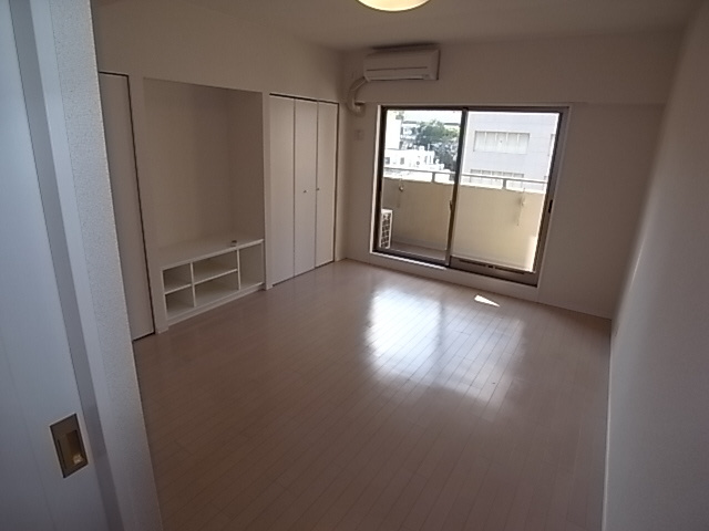 神戸市中央区布引町２丁目の賃貸マンションの居間・リビング