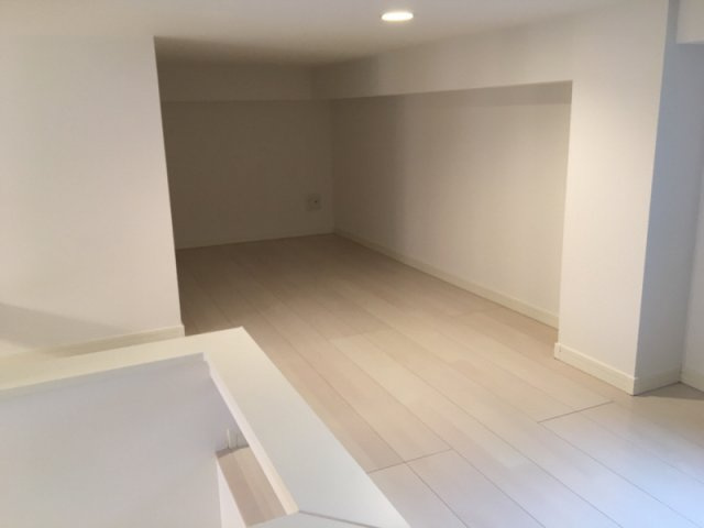 神戸市中央区神若通５丁目のアパートの居間・リビング