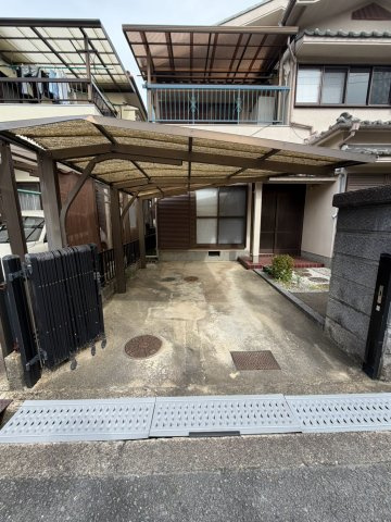 郡戸建ての駐車場
