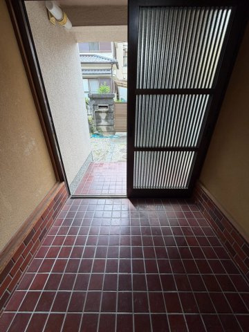 郡戸建ての玄関