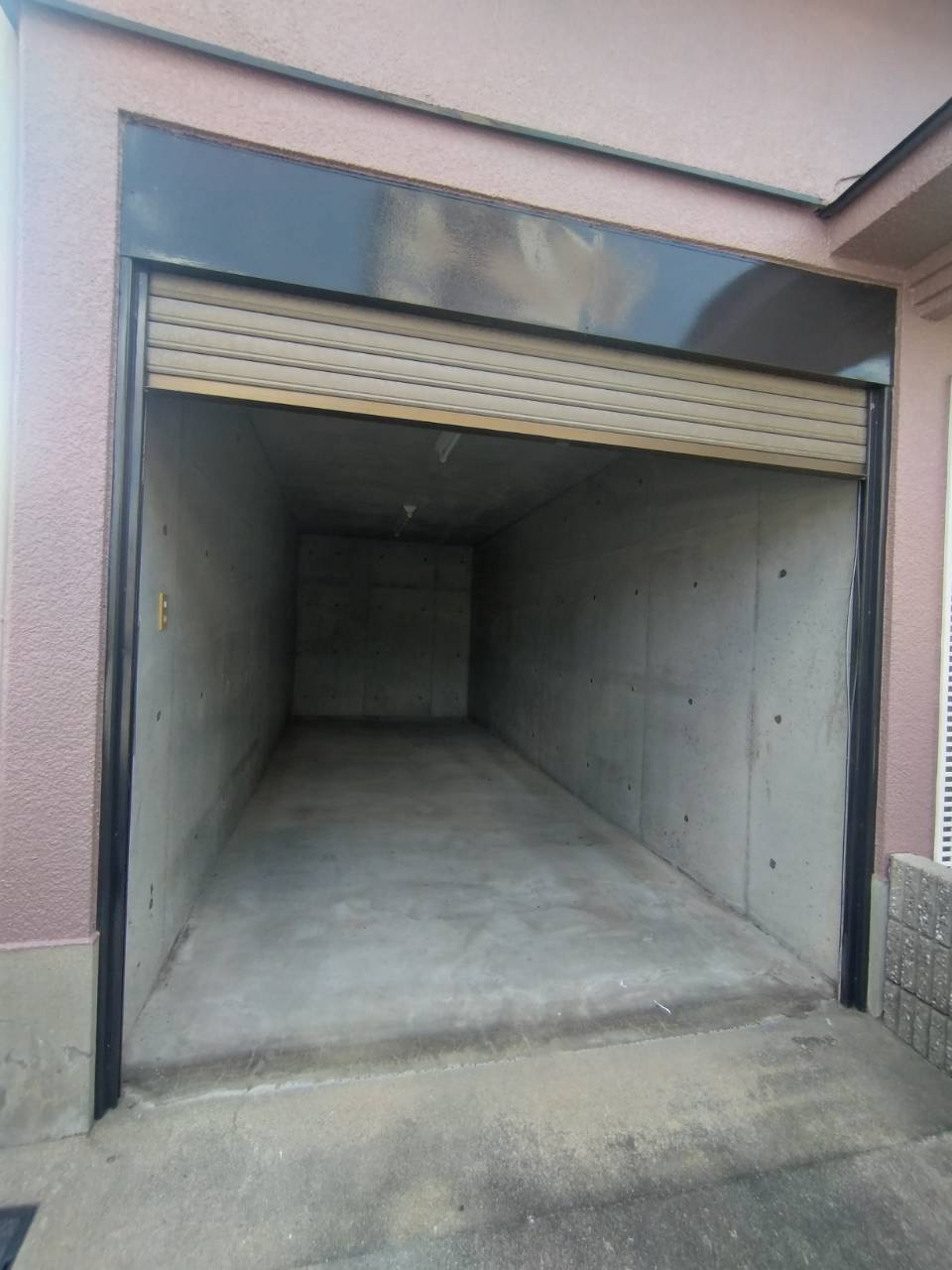 辻子賃貸戸建ての駐車場