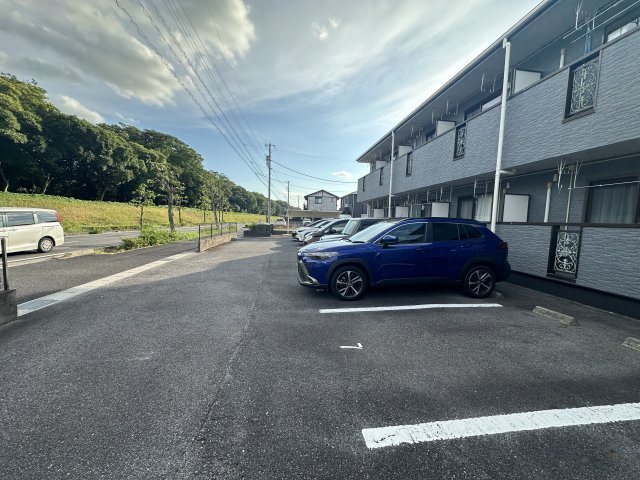 リバーサイド神ノ木 の駐車場