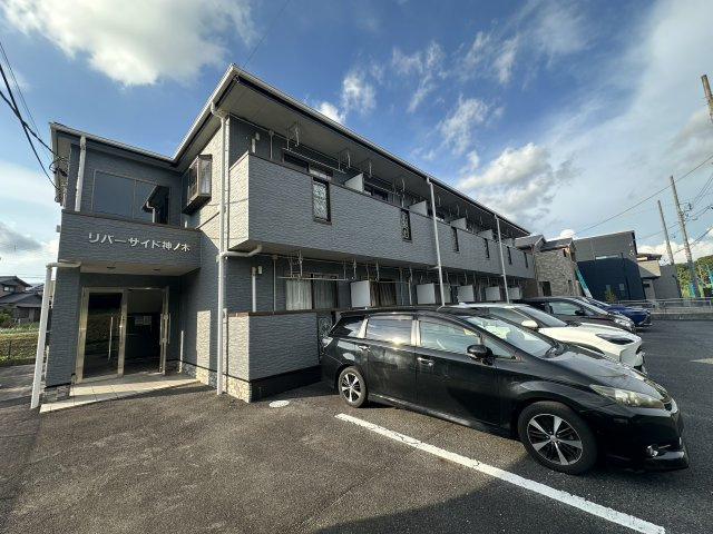 リバーサイド神ノ木 の駐車場