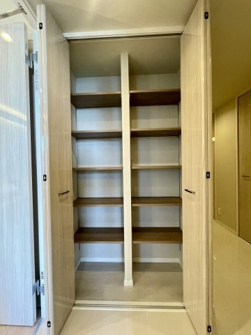 クレストプライムタワー芝の収納|廊下収納