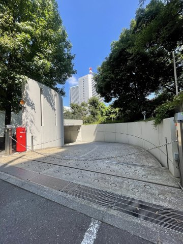 クレストプライムタワー芝の駐車場