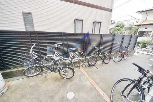 Luce千歳烏山のその他共用部分|駐輪場です。