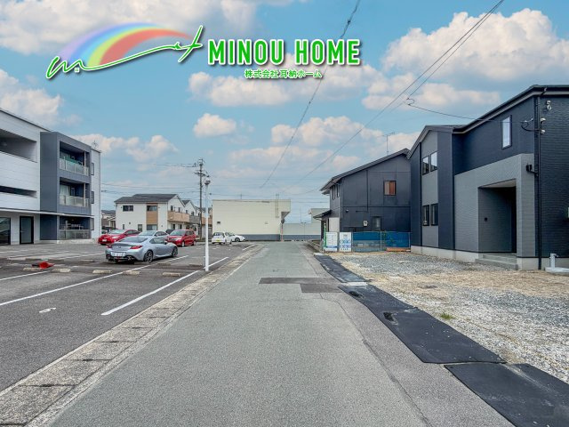 神埼市神埼町田道ケ里-4期 全2棟の前面道路含む現地写真