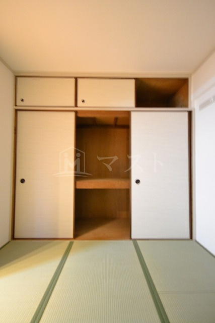 大阪市西区九条南４丁目の賃貸マンションの収納