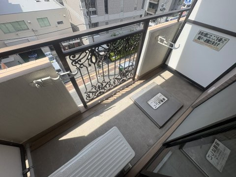 アール江坂のバルコニー