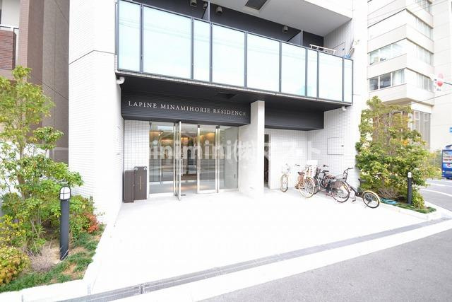 大阪市西区南堀江４丁目の賃貸マンションのエントランス