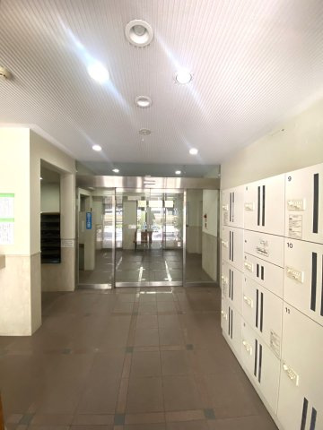 朝日シティパリオ西早稲田館のエントランス