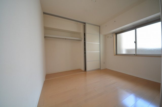 CALAMUS夕陽ヶ丘の寝室|カラムス夕陽丘　洋室