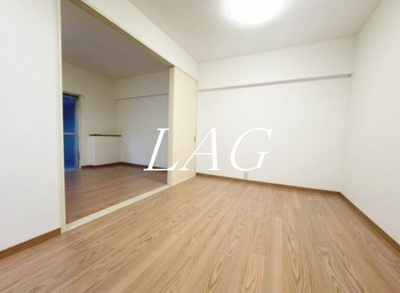 【居間・リビング】 | マルヨネマンション | 洋室のお部屋です。