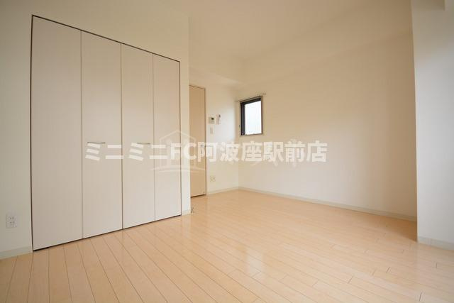 大阪市港区築港２丁目の賃貸マンションの居間・リビング