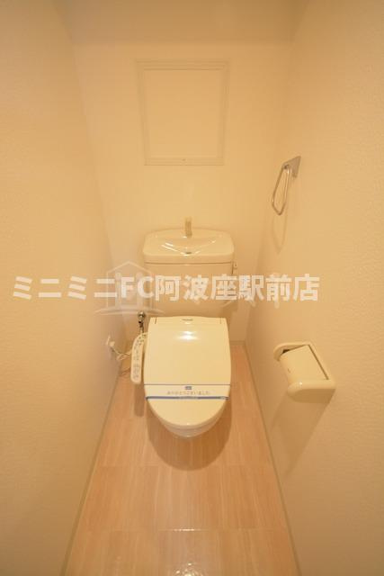 大阪市港区築港２丁目の賃貸マンションのトイレ