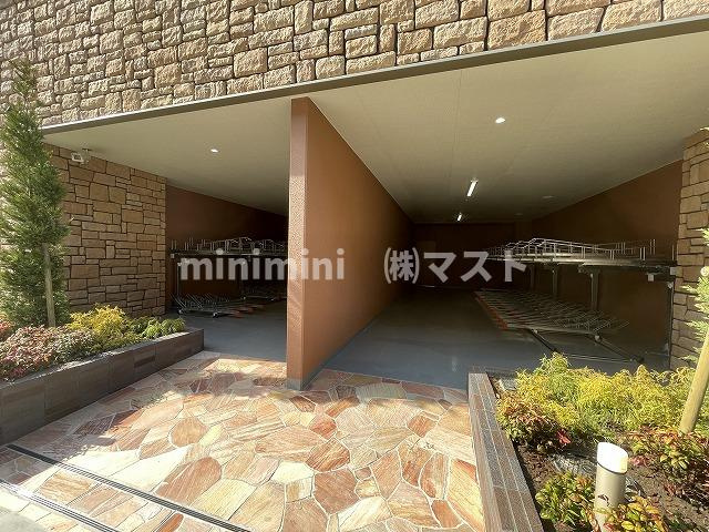 大阪市港区弁天３丁目の賃貸マンションのエントランス
