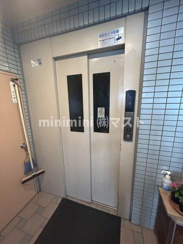 大阪市港区磯路３丁目の賃貸マンションのロビー
