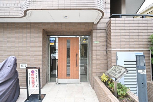 菱和パレス三軒茶屋のエントランス|毎日通るエントランスはこのようになっています