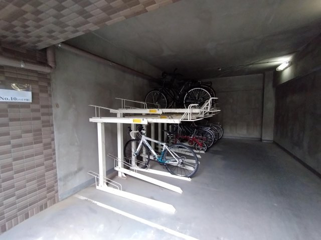 サンライズコスモスⅢのエントランス|建物の内部です