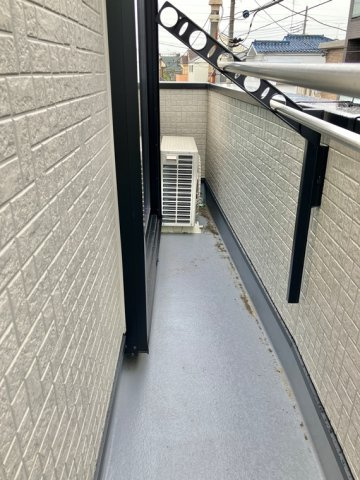 丸山戸建のバルコニー|開放的で明るい空間を演出してくれるバルコニーです
