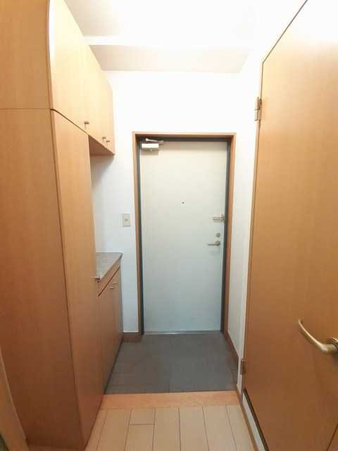 ボン　ドゥムールの玄関