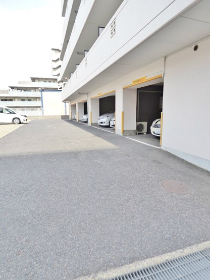 【駐車場】