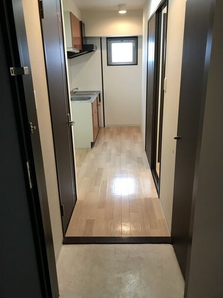 TOYOOKA APARTMENTの玄関