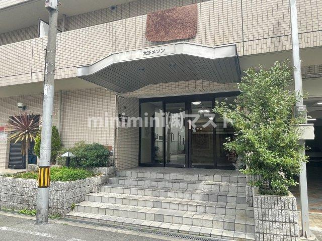 大阪市大正区三軒家西３丁目の賃貸マンションのエントランス