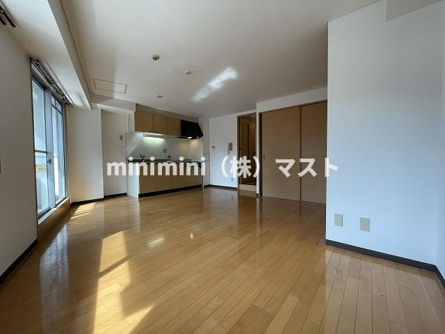 大阪市大正区泉尾４丁目の賃貸マンションの居間・リビング