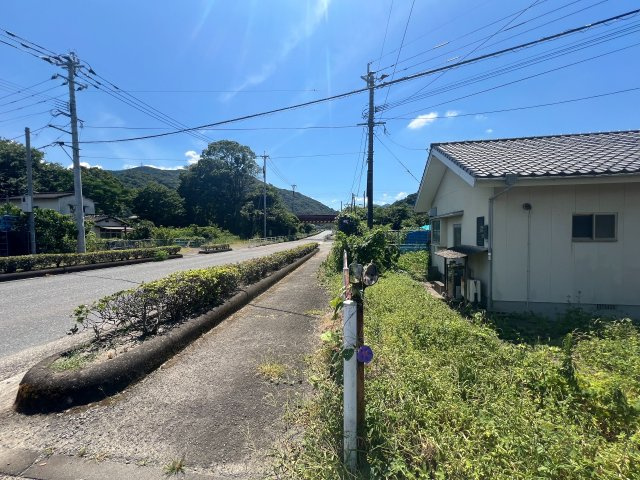 八代市豊原上町字遥拝　２DK　平屋建の前面道路含む現地写真