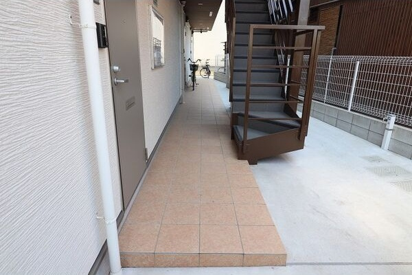 シンフォニア八田のエントランス