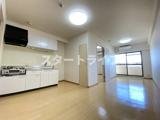 大阪市淀川区十三東１丁目の賃貸マンションの居間・リビング