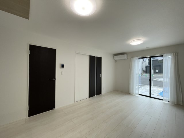 『八王子市新築戸建て』八王子市石川町1458【仲介手数料無料】　７期の居間・リビング|～仲介手数料無料☆八王子ひなた不動産～　八王子市石川町　新築戸建て