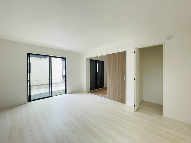 『八王子市新築戸建て』八王子市石川町1458【仲介手数料無料】　７期の居間・リビング|～仲介手数料無料☆八王子ひなた不動産～　八王子市石川町　新築戸建て
