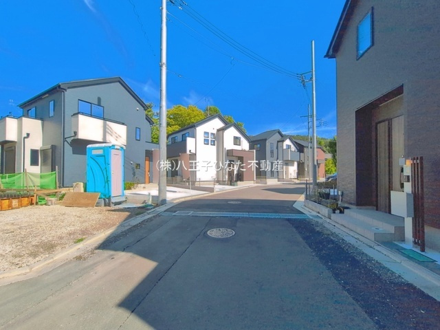 『八王子市新築戸建て』八王子市石川町1458【仲介手数料無料】　７期の前面道路含む現地写真|～仲介手数料無料☆八王子ひなた不動産～　八王子市石川町　新築戸建て